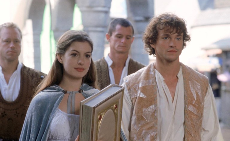 Anne Hathaway and Hugh Dancy in Ella Enchanted (2004)