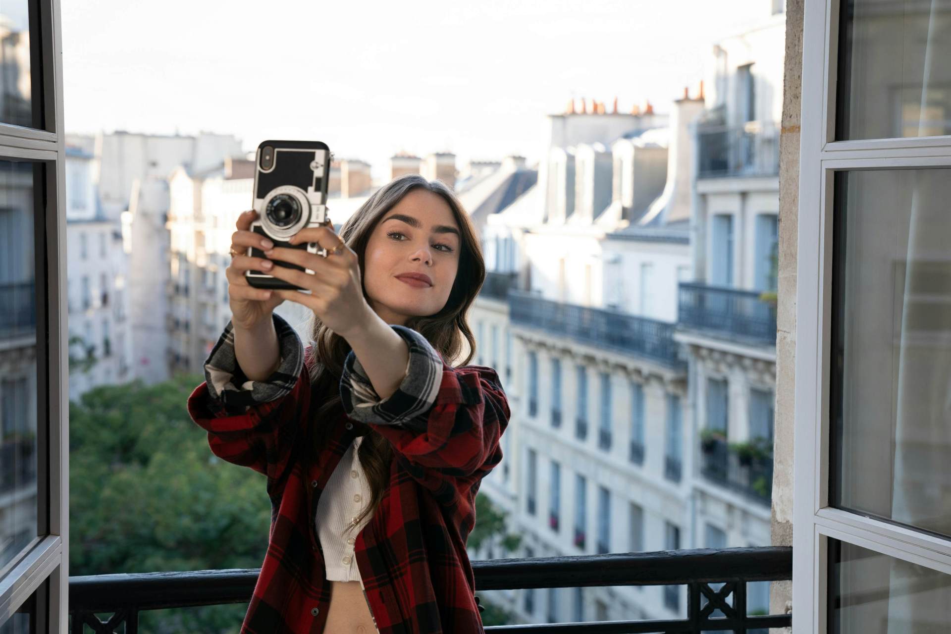 8 Love Lessons From ‘Emily in Paris’ That Are Très Magnifique