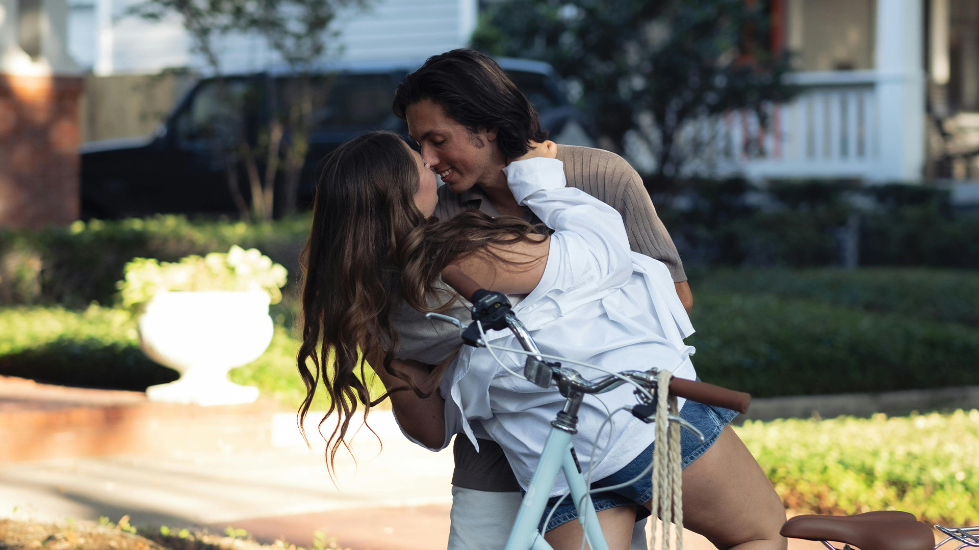 How To Be A Rom Com Leading Lady (And Get The Love You Deserve)