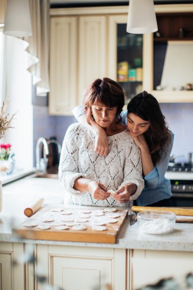 8 Things People Who Became Close With Their Parents In Adulthood Understand