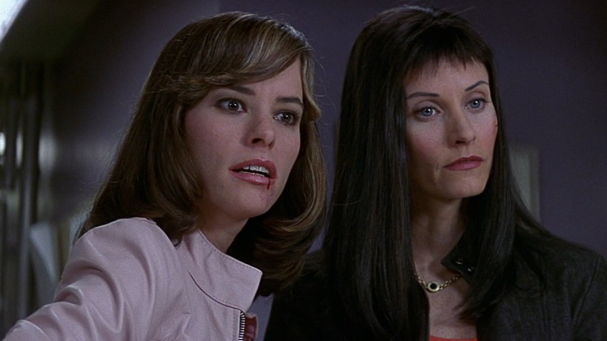 Parker Posey and Courteney Cox in Scream 3