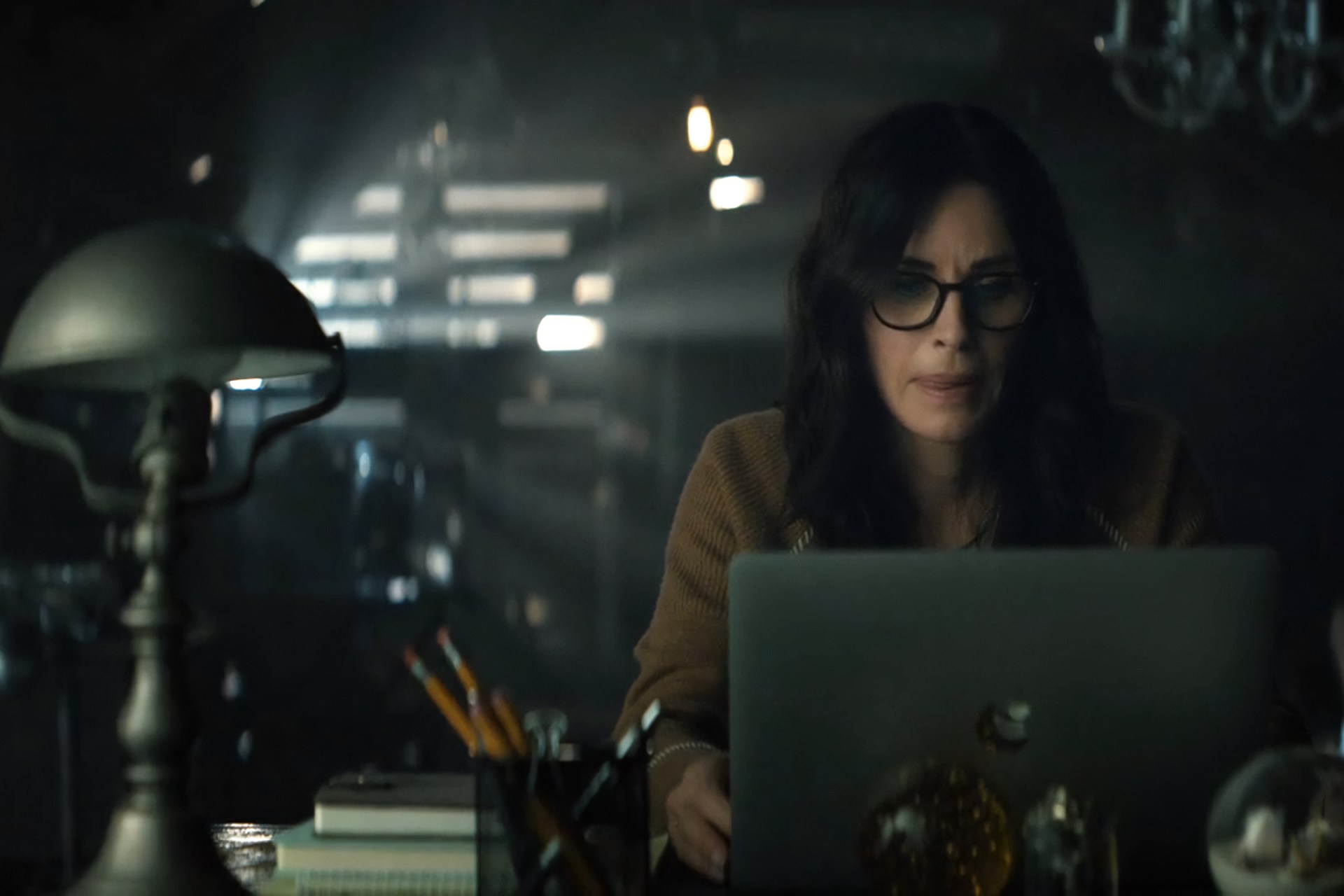 This Courtney Cox Horror Series Will Have You Laughing And Then Wondering Why