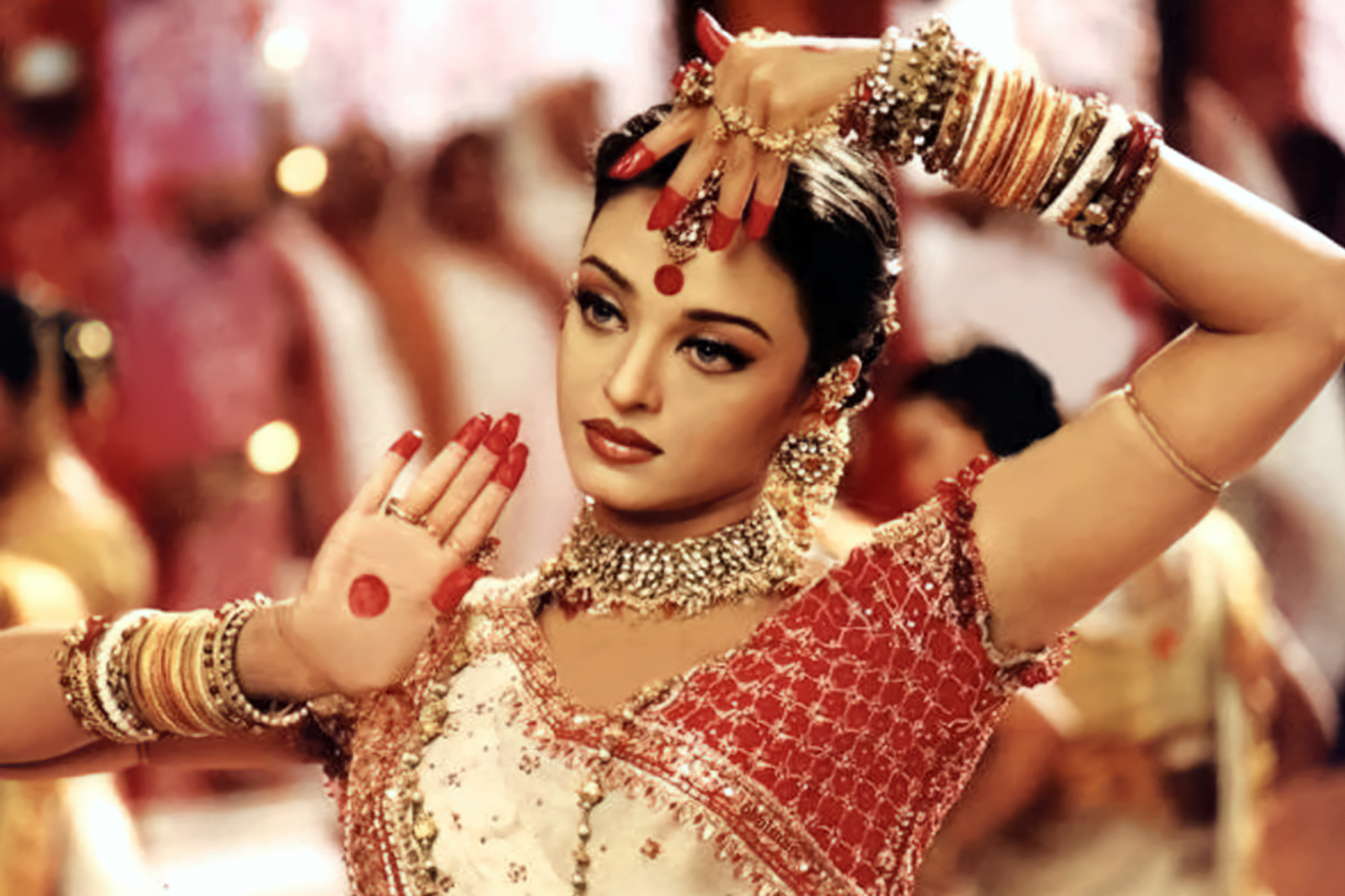 6 Times Our Girl Aish Absolutely Ate And Left No Crumbs