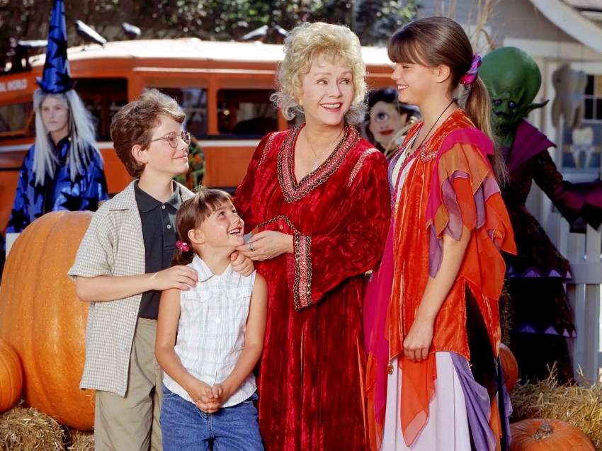 I’ve Been Watching ‘Halloweentown’ For Years Now (And Rewatching It In My 20s Taught Me 4 Life Lessons We All Should Hear)