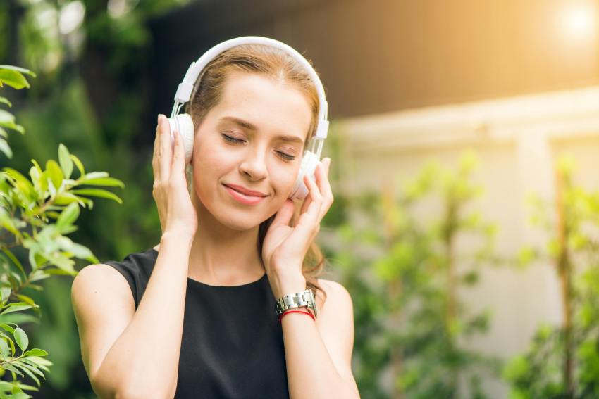 5 Zodiacs Who Feel Better Through Music