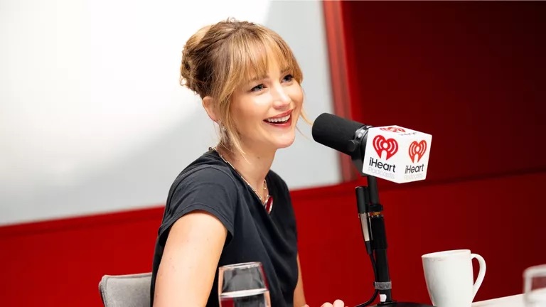 On ‘Las Culturistas,’ Jennifer Lawrence Breaks Down the Moment She Truly Believed She Was Going to Die – And Her Candid Story Has Everyone Talking