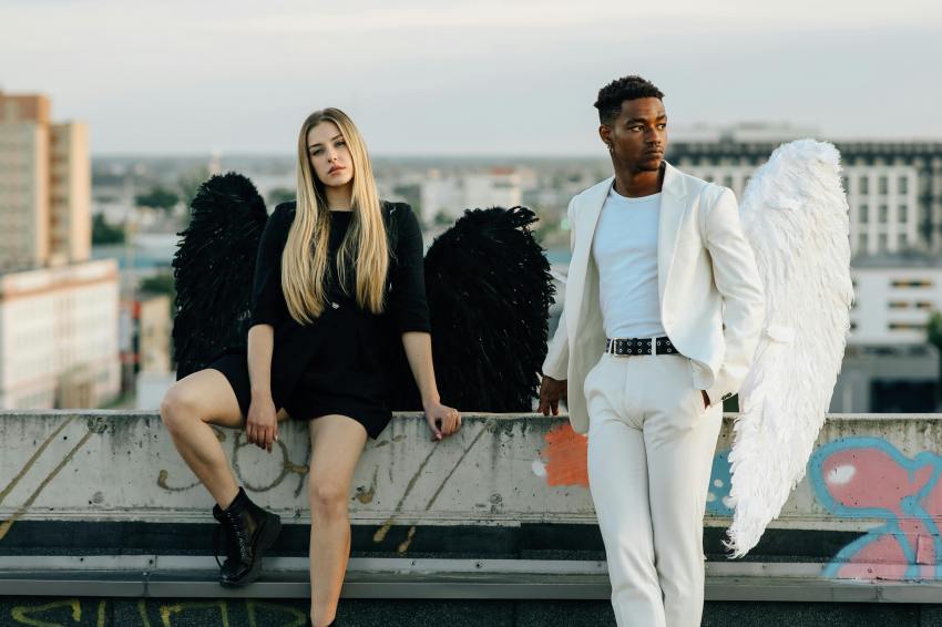4 Zodiacs Who Love To Play The Devil’s Advocate