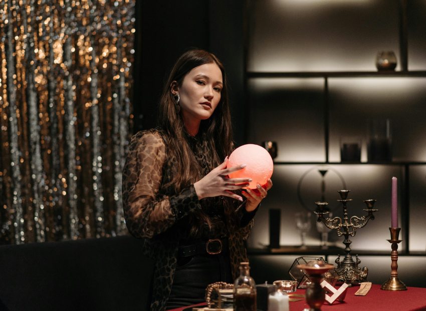 4 Zodiac Signs Who Are Born Fortune Tellers