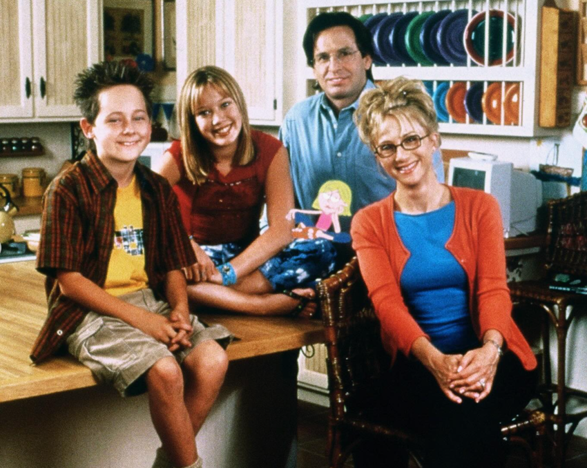 ‘Lizzie McGuire’ Stars Commemorate The Death Of On-Screen Dad Robert Carradine