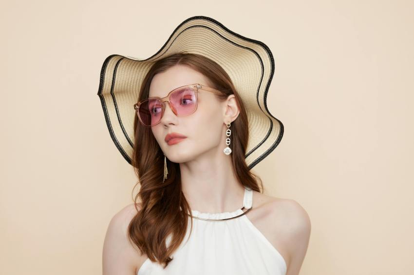 4 Zodiac Signs Who See The World Through Rose-Colored Glasses