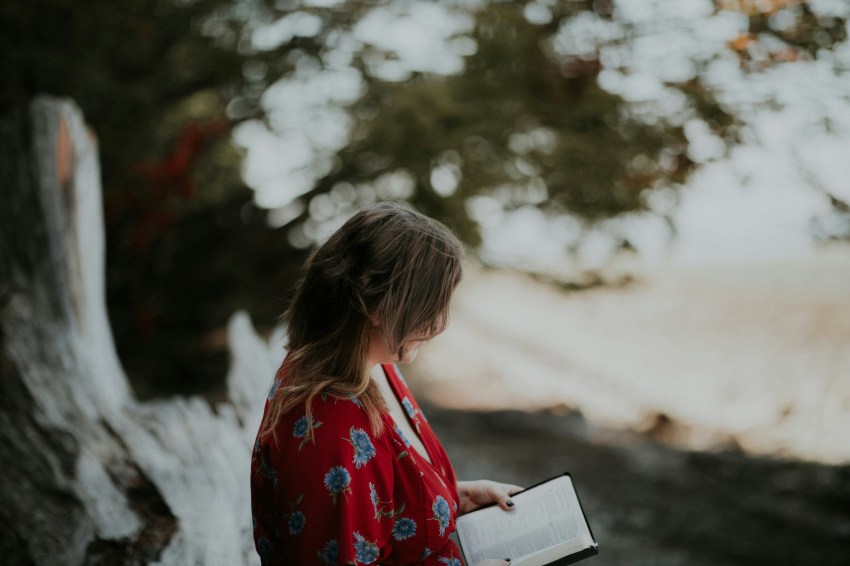 Feeling Lost? Journal This (Based On Your Zodiac Sign)