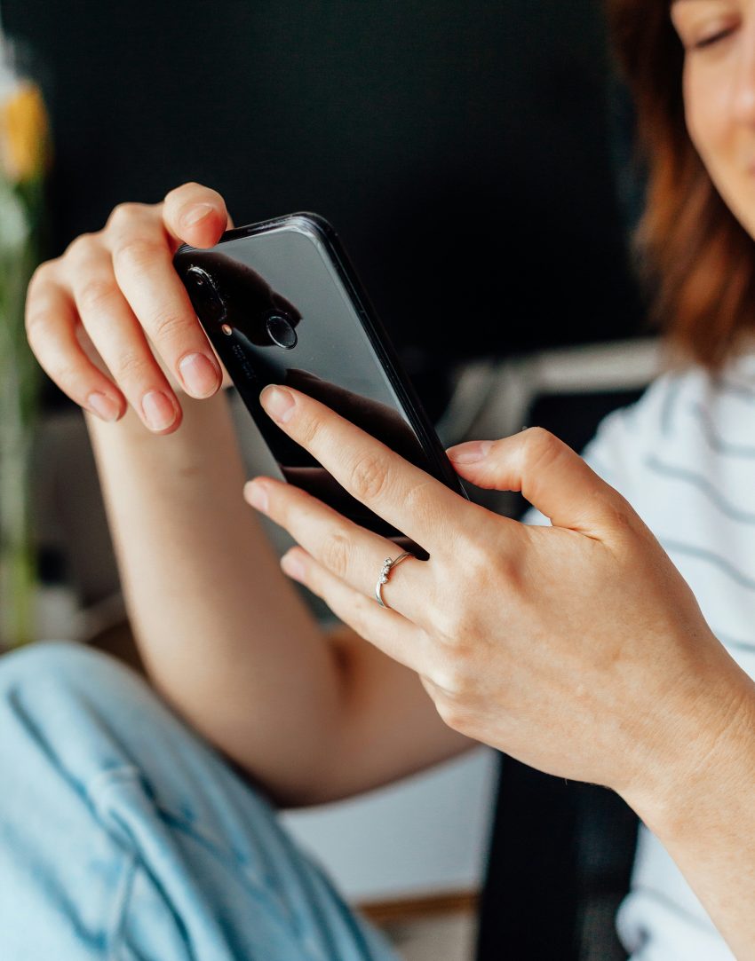 5 Birth Months Who Suck At Texting