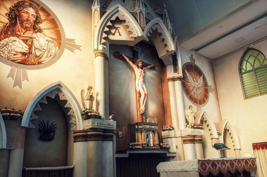 A Prayer For Holy Saturday: Holding Onto Hope When You Can’t See It Yet