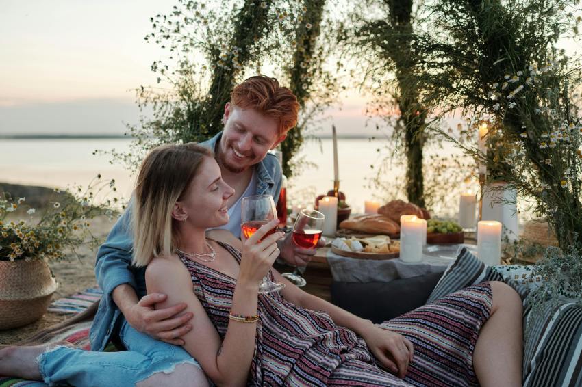 6 Zodiac Besties Slowly (And Secretly) Falling In Love