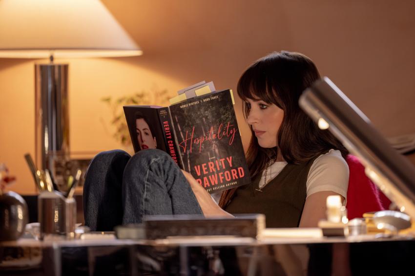 Colleen Hoover Readers Have Been Arguing About Verity’s Ending Since 2018. The Author Already Took A Side.