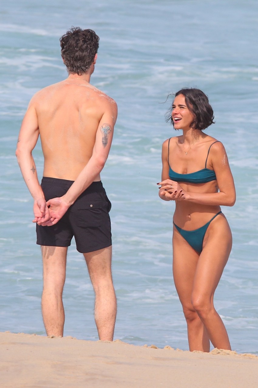 Shawn Mendes and Bruna Marquezine together on a beach in São Conrado, showing PDA