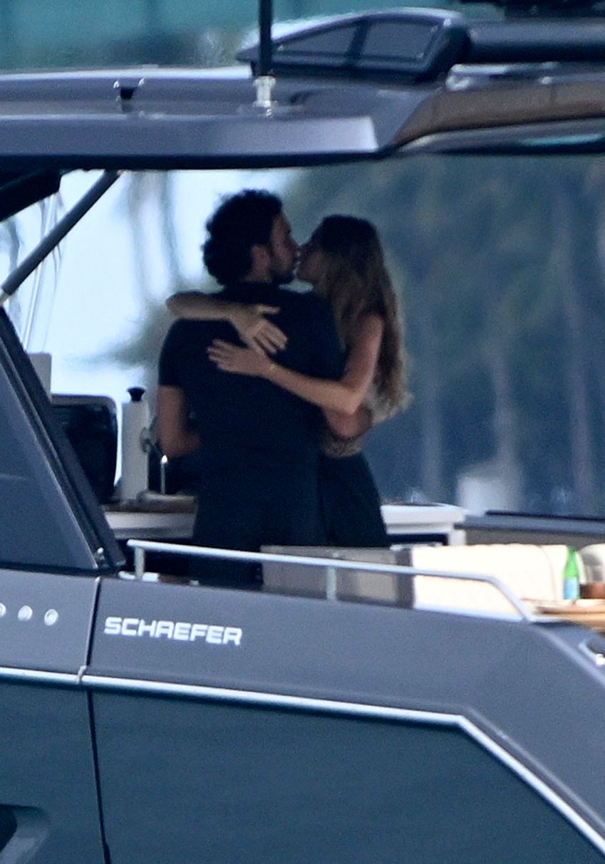 Gisele Bündchen and Joaquim Valente eating lunch on a boat in Miami