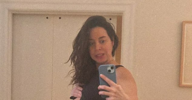 Aubrey Plaza’s Pregnancy Selfie Is the Most Honest One a Celebrity Has Posted in a While