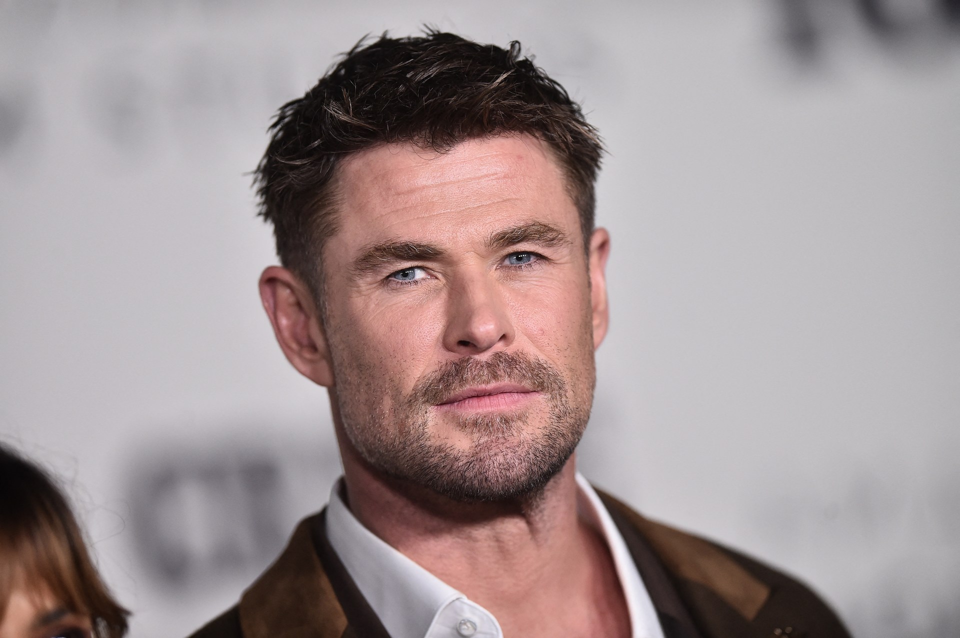 Chris Hemsworth at the Los Angeles premiere of Amazon MGM Studios' Crime 101 at The United Theatre