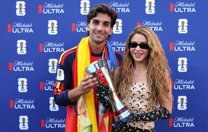 Heartthrob Ferran Torres Received His World Cup Final MVP Award from None Other Than Shakira; It’s Too Hot in Here