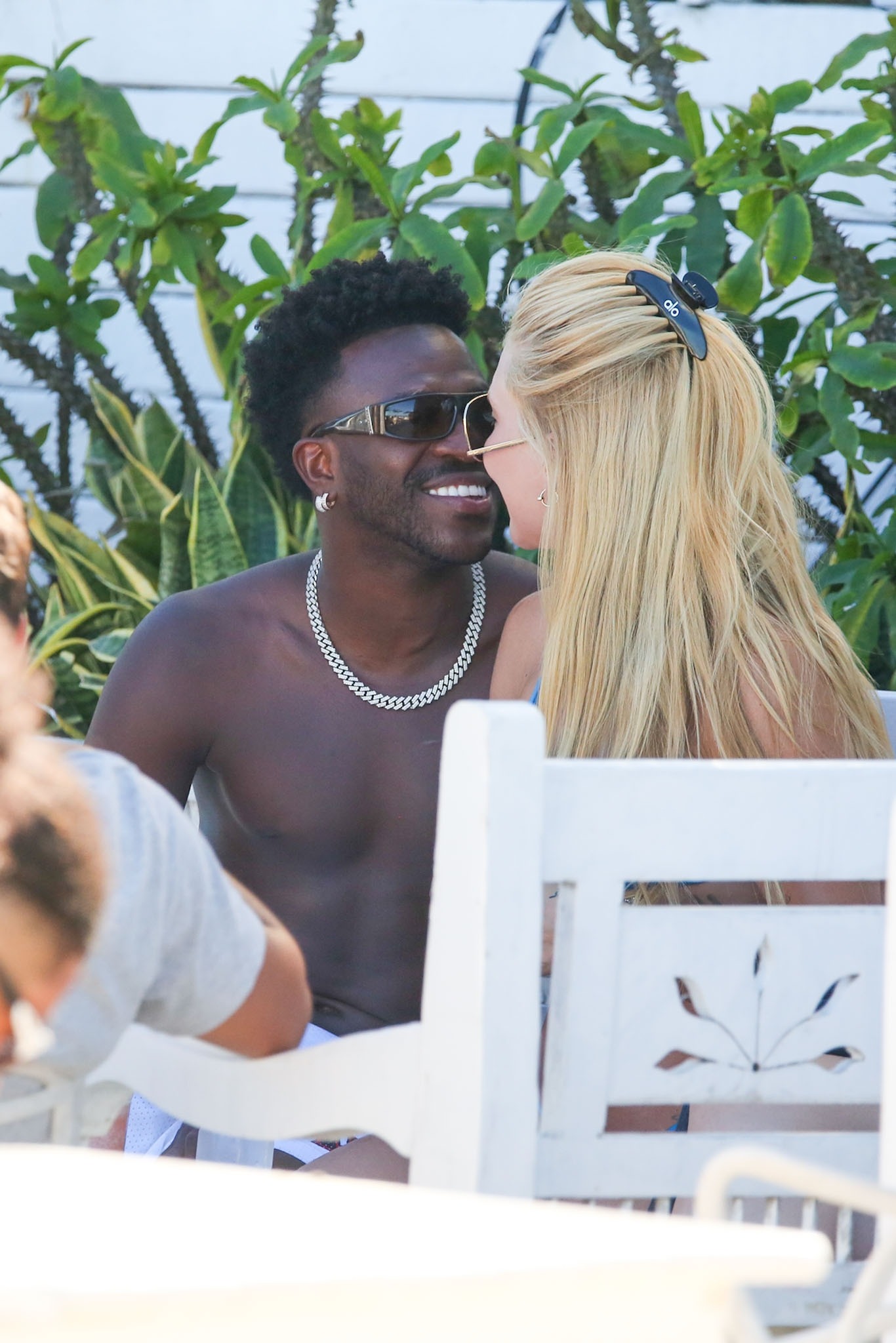Vinícius Jr. and Virginia Fonseca relaxing at Reserva Beach in Rio de Janeiro