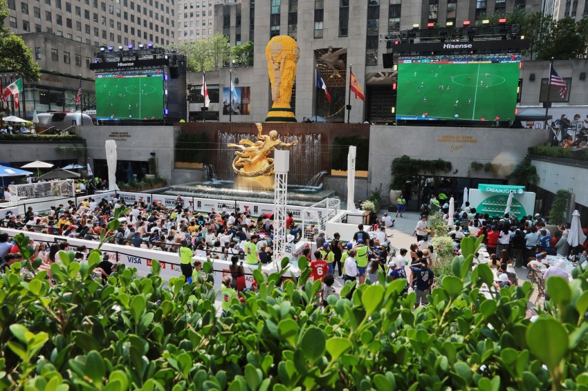 World Cup Fans Are Still Refusing to Tip at US Bars, Telling Servers to Make Their Bosses Pay Them a Real Wage Instead