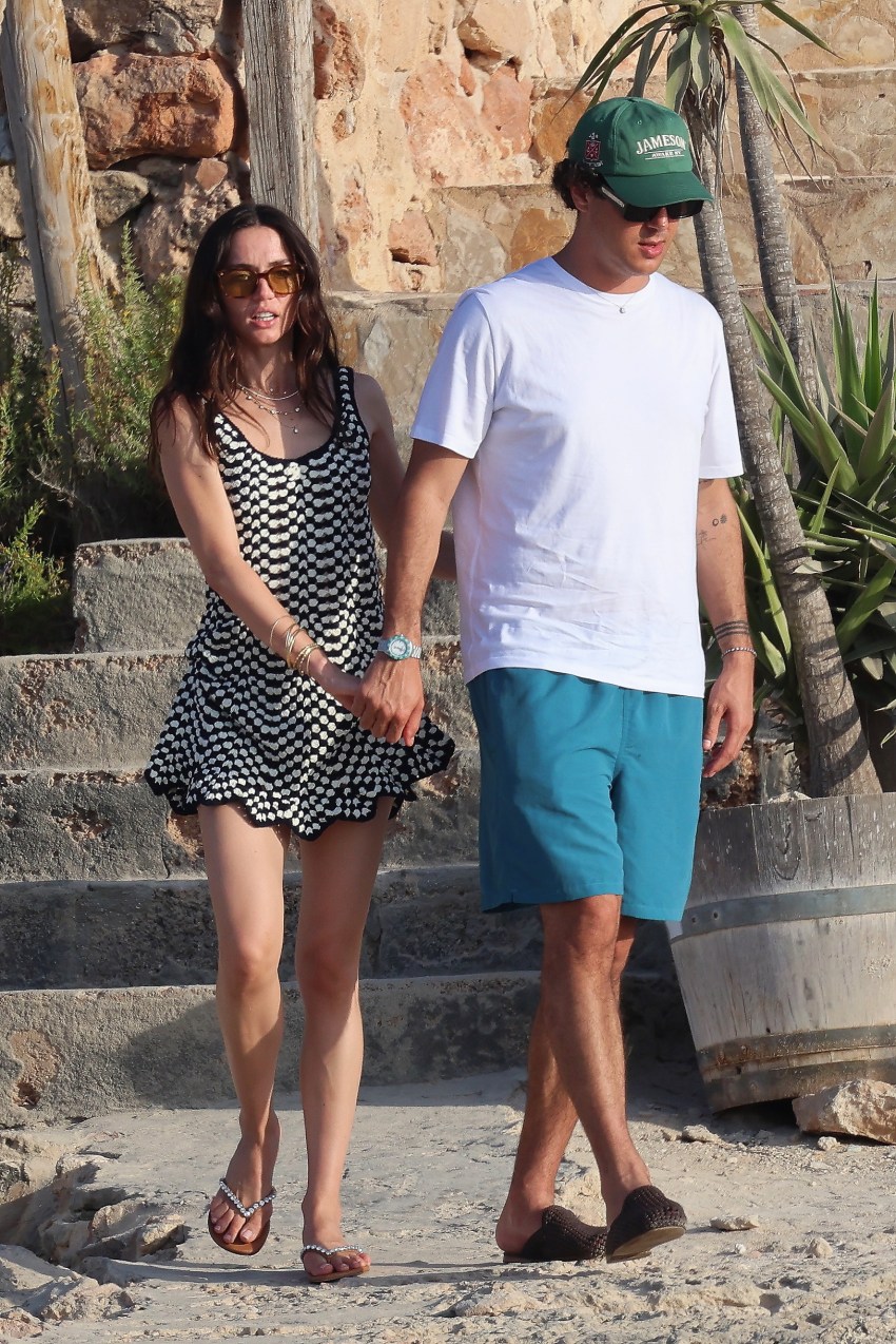 Ana De Armas Has a New Man, and He’s the Grammy-Winning Frontman of Venezuelan Band Rawayana