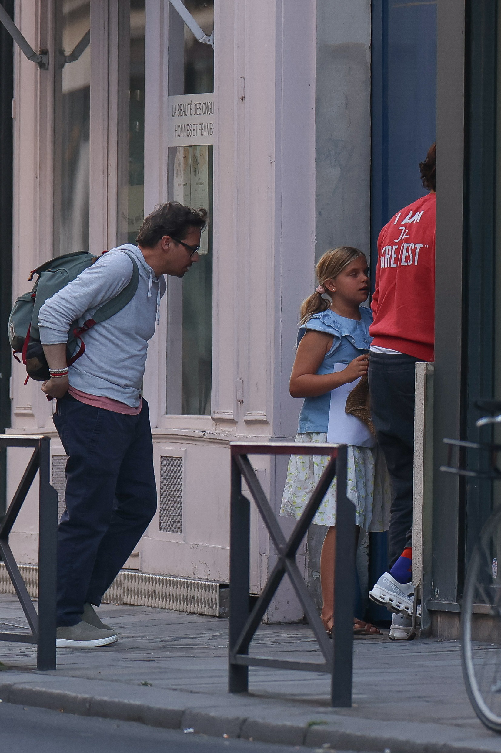 Bradley Cooper walking with his daughter Lea and a friend as they arrive at his Paris home