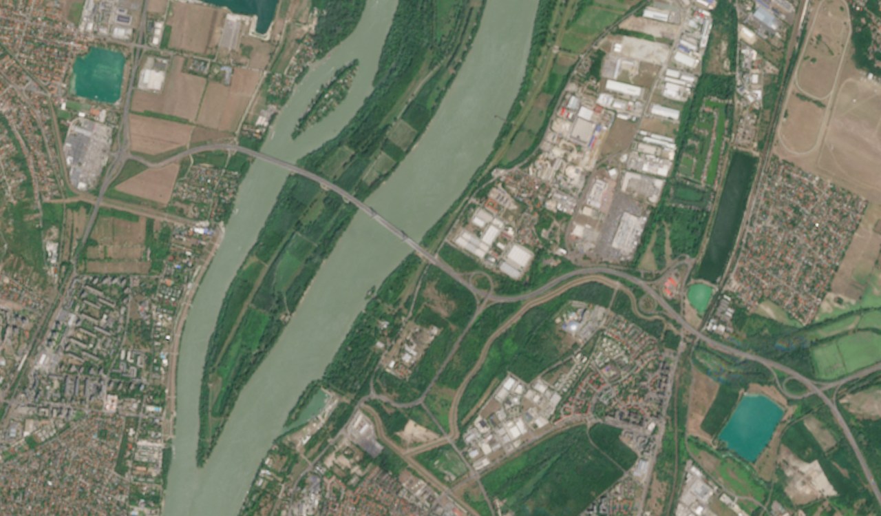 Satellite image of the Danube River in Budapest showing low water levels and exposed sandbanks