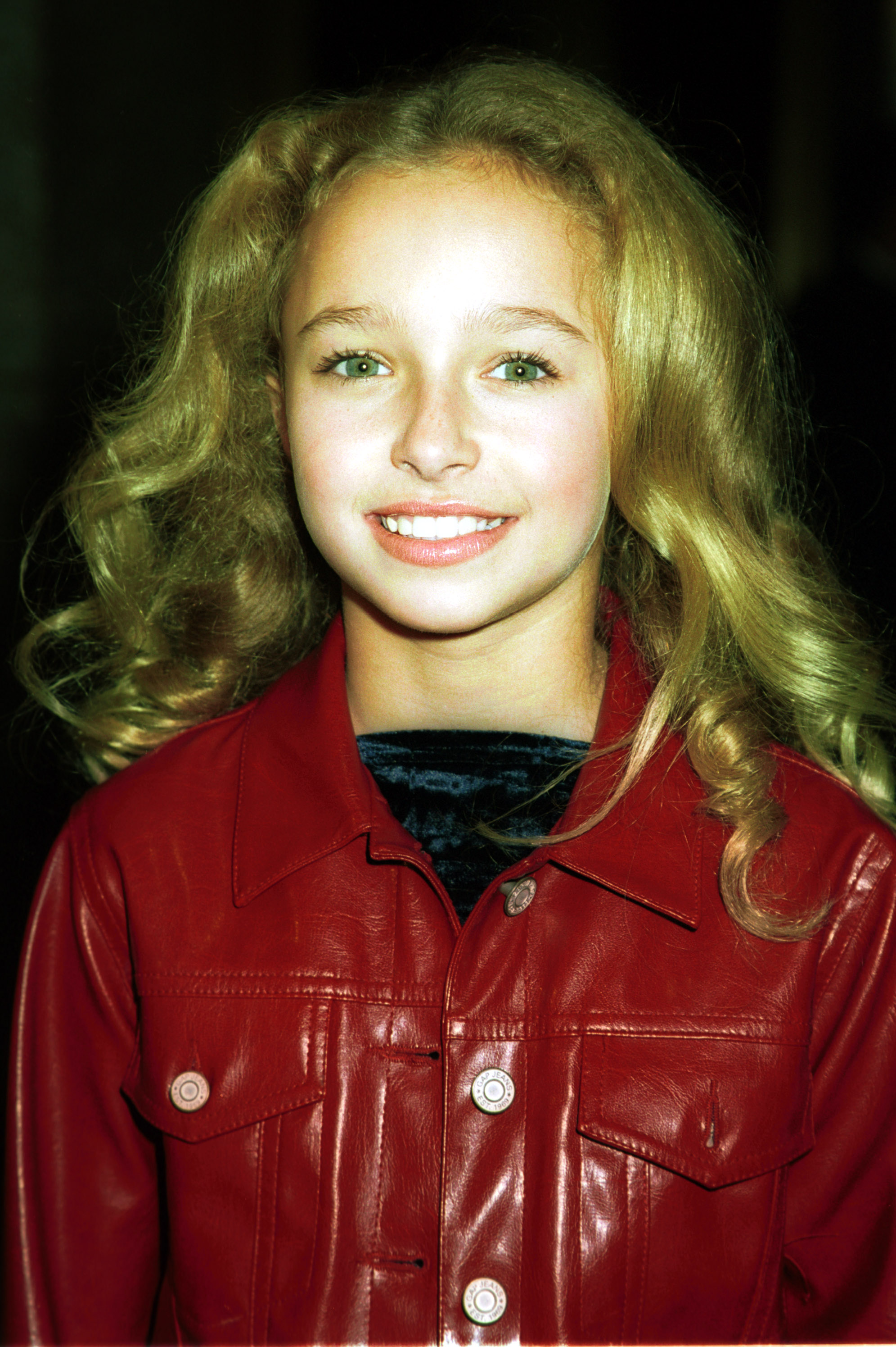 Hayden Panettiere posing for photographers at the 102 Dalmatians premiere at Radio City Music Hall in New York City in 2000