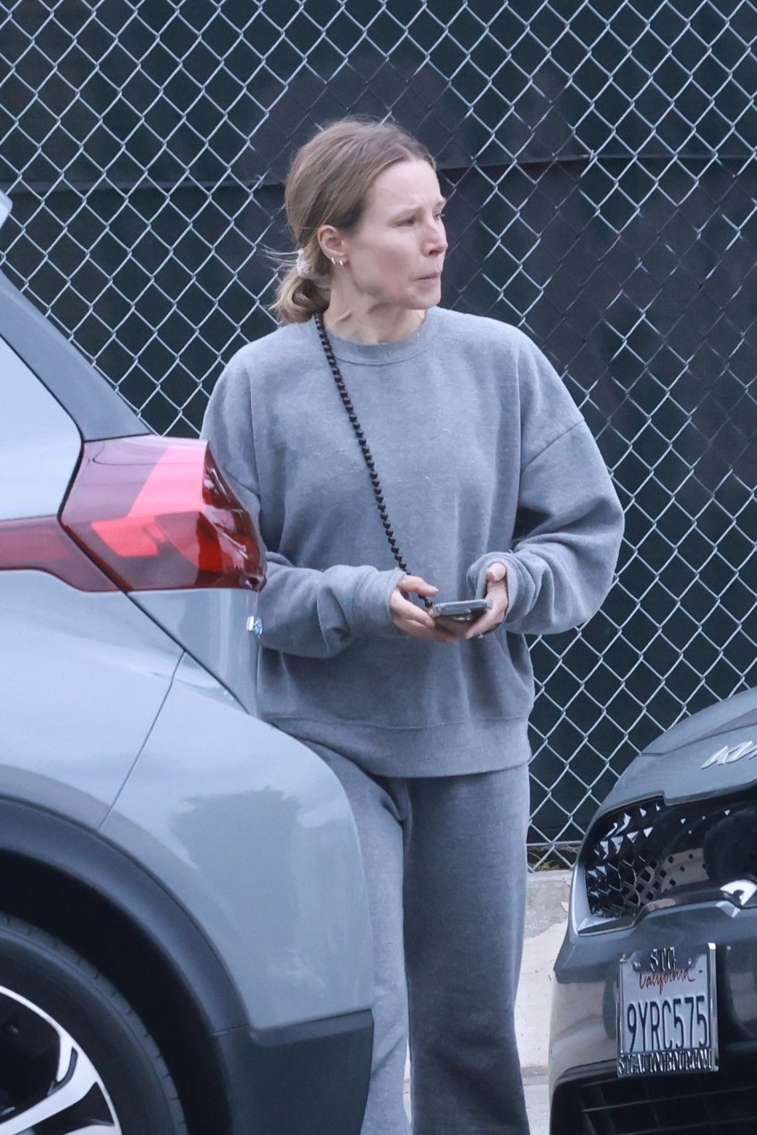 Kristen Bell Spotted Running Errands in LA With No Makeup, Clearly Upset