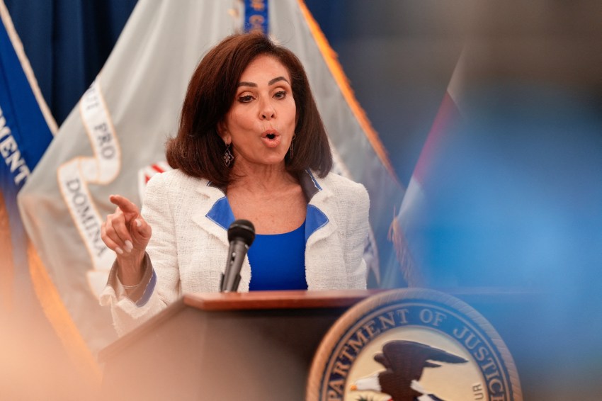 Trump Says Jeanine Pirro “Choked” and “Folded Like an Umbrella” for Dropping the Lincoln Memorial Vandalism Case